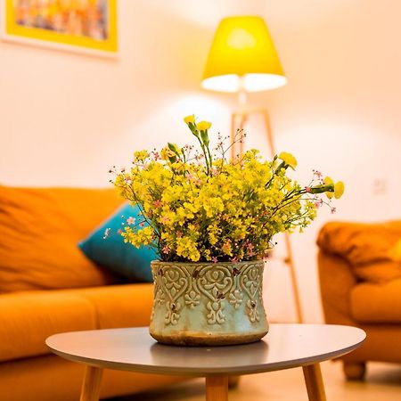 Yellow Apartment In Avlabari Tbilisi Exterior foto