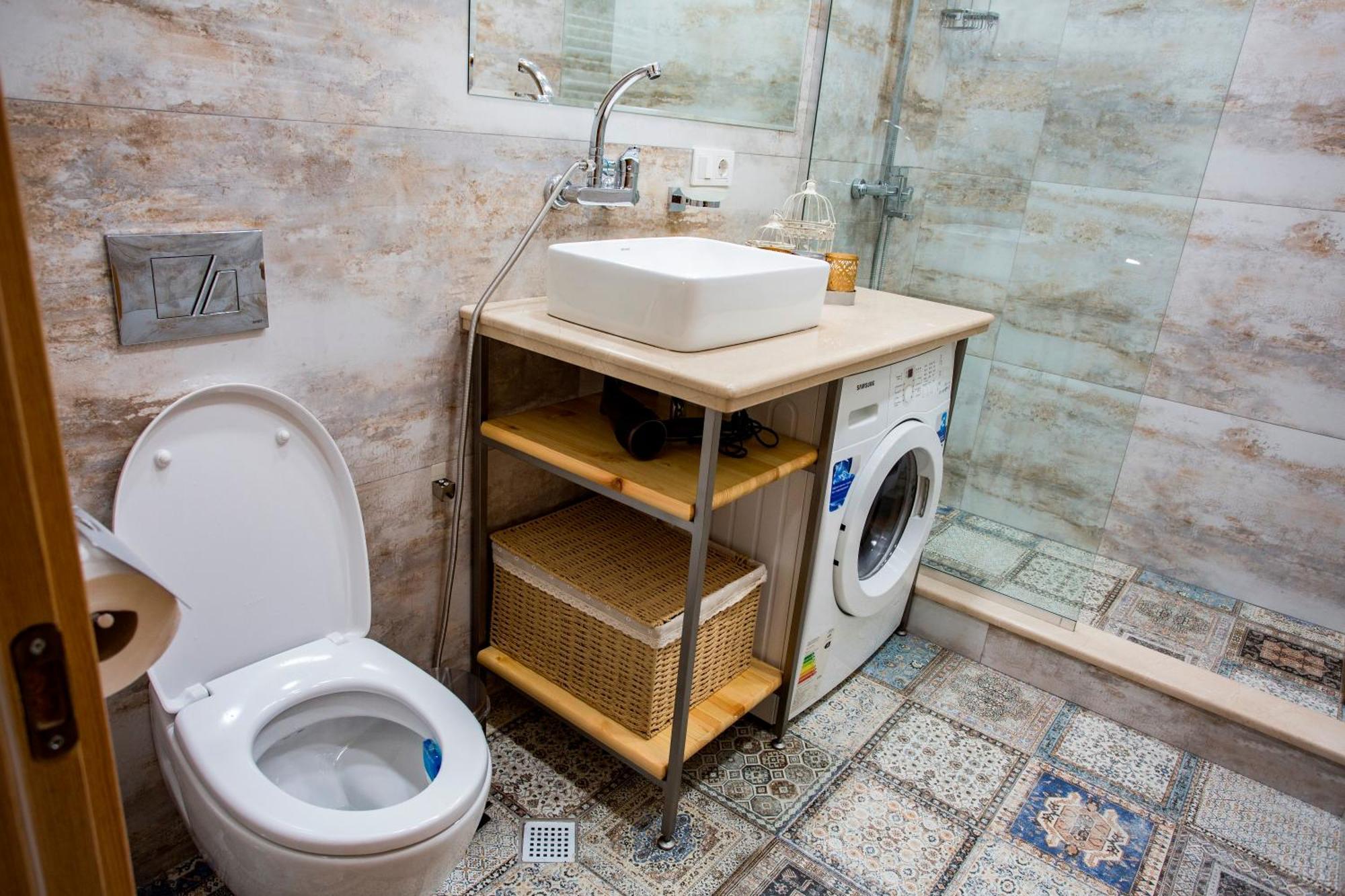 Yellow Apartment In Avlabari Tbilisi Exterior foto