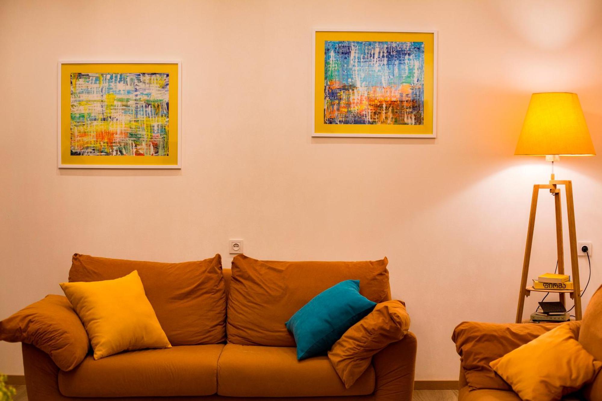 Yellow Apartment In Avlabari Tbilisi Exterior foto