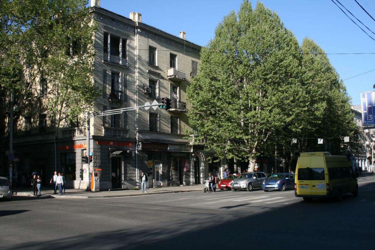 Yellow Apartment In Avlabari Tbilisi Exterior foto
